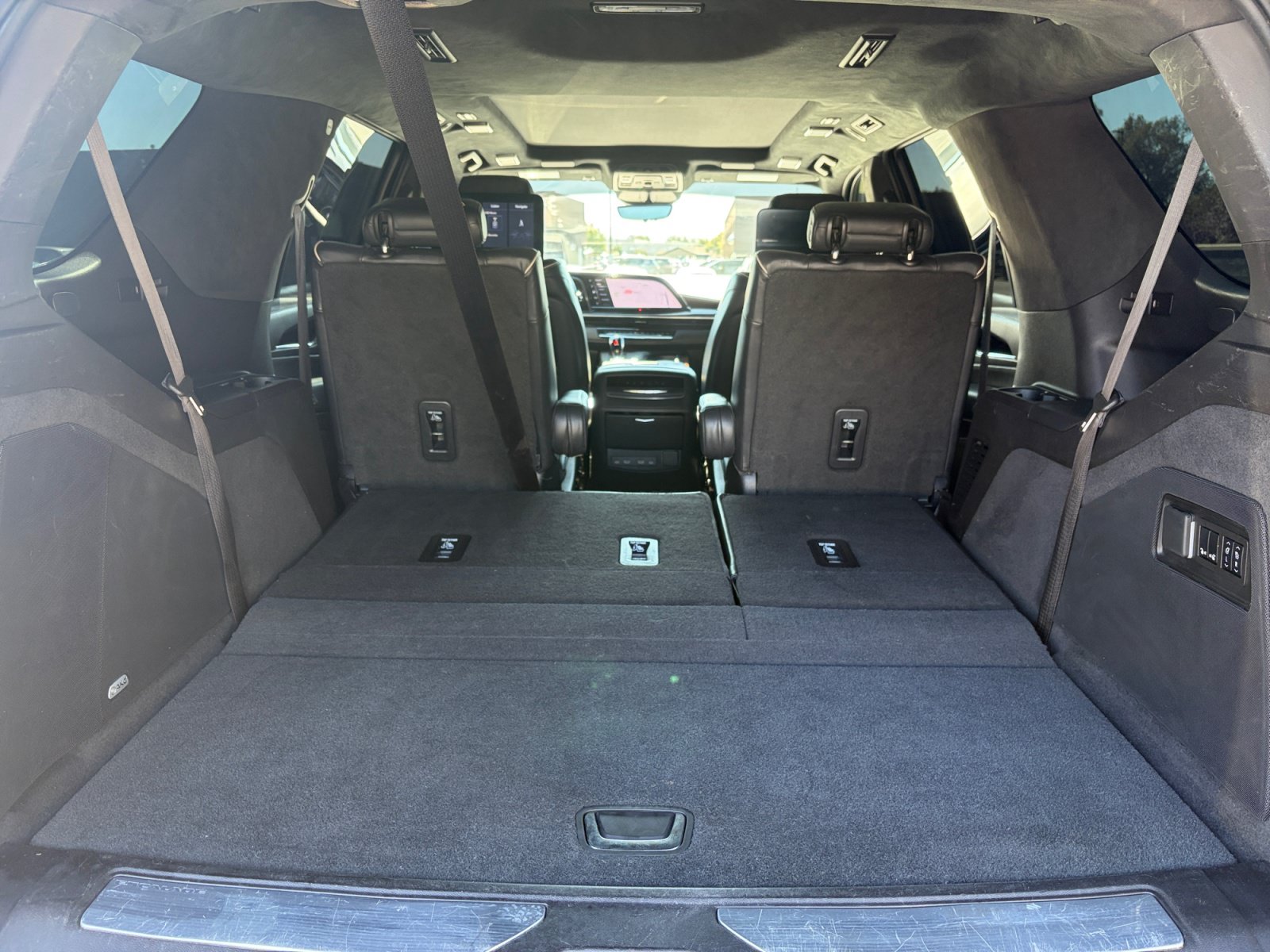 Used 2021 Cadillac Escalade Sport Platinum AWD/4WD image 16