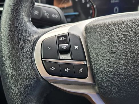 Used 2024 Ford Explorer XLT w/ Equipment Group 202A RWD image 23