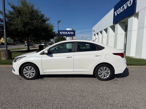 Used 2022 Hyundai Accent SE FWD image 4