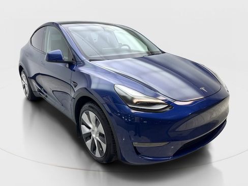 Used 2023 Tesla Model Y Long Range AWD/4WD image 4