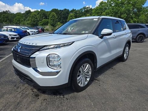 Used 2023 Mitsubishi Outlander ES AWD/4WD image 3