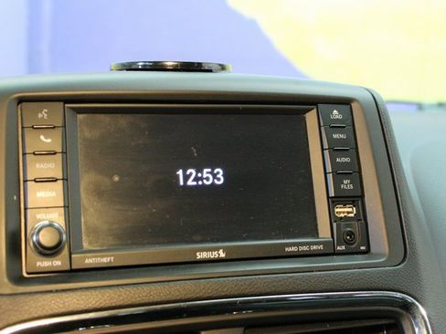 Used 2018 Dodge Grand Caravan SE w/ UConnect Hands-Free Group image 21