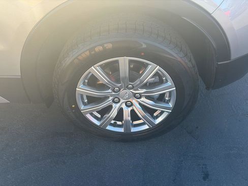 Used 2023 Cadillac XT4 Premium Luxury image 7