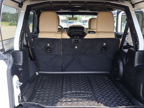 Used 2018 Jeep Wrangler Unlimited Rubicon AWD/4WD image 13