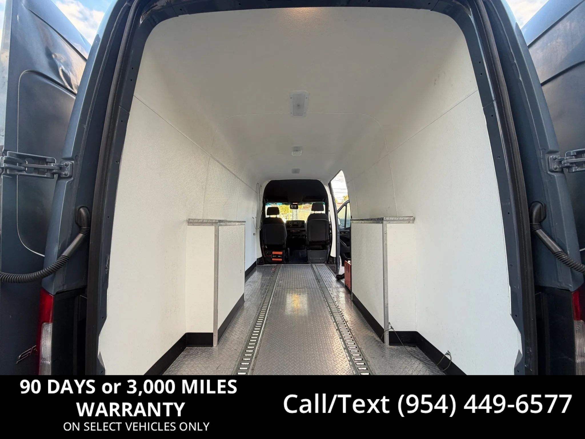 Used 2019 Mercedes-Benz Sprinter 2500 170 Extended Cargo image 1