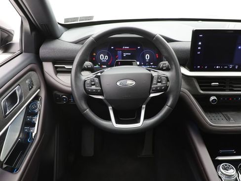Used 2025 Ford Explorer Platinum w/ LUX Leather Package AWD/4WD image 15