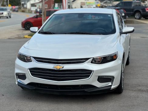 Used 2018 Chevrolet Malibu Premier image 2