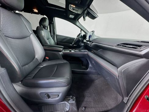 Used 2025 Toyota Sienna XSE FWD image 30
