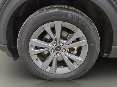 Used 2023 Ford Explorer XLT w/ Equipment Group 202A AWD/4WD image 22
