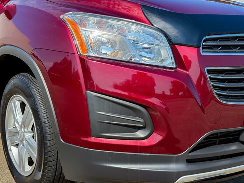 Used 2016 Chevrolet Trax LT w/ LT Sun and Sound Package AWD/4WD image 3
