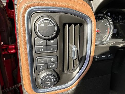 Used 2022 Chevrolet Silverado 1500 High Country w/ Technology Package AWD/4WD image 17