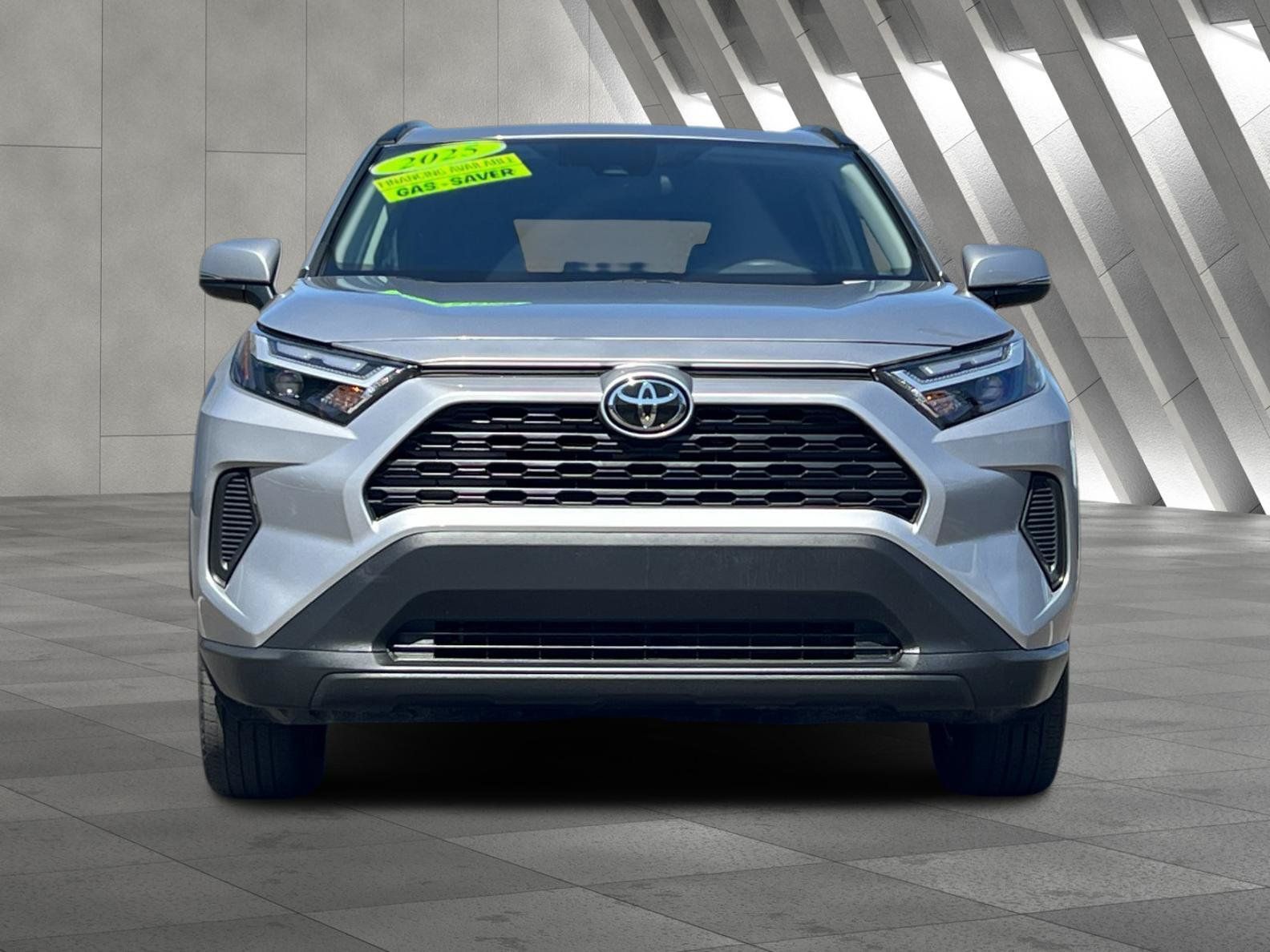 Used 2025 Toyota RAV4 XLE AWD/4WD image 9