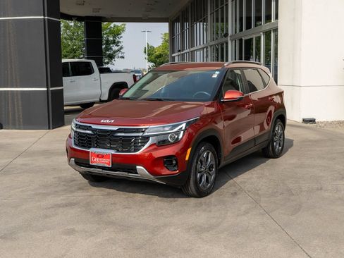 Used 2024 Kia Seltos S AWD/4WD image 3