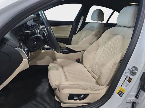 Certified 2023 BMW 530e w/ Premium Package image 12