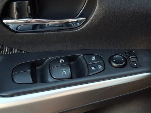 Used 2020 Nissan Kicks SV FWD image 21
