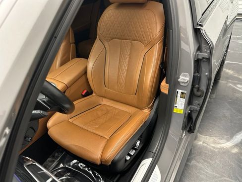 Used 2021 BMW 740i w/ M Sport Package RWD image 15