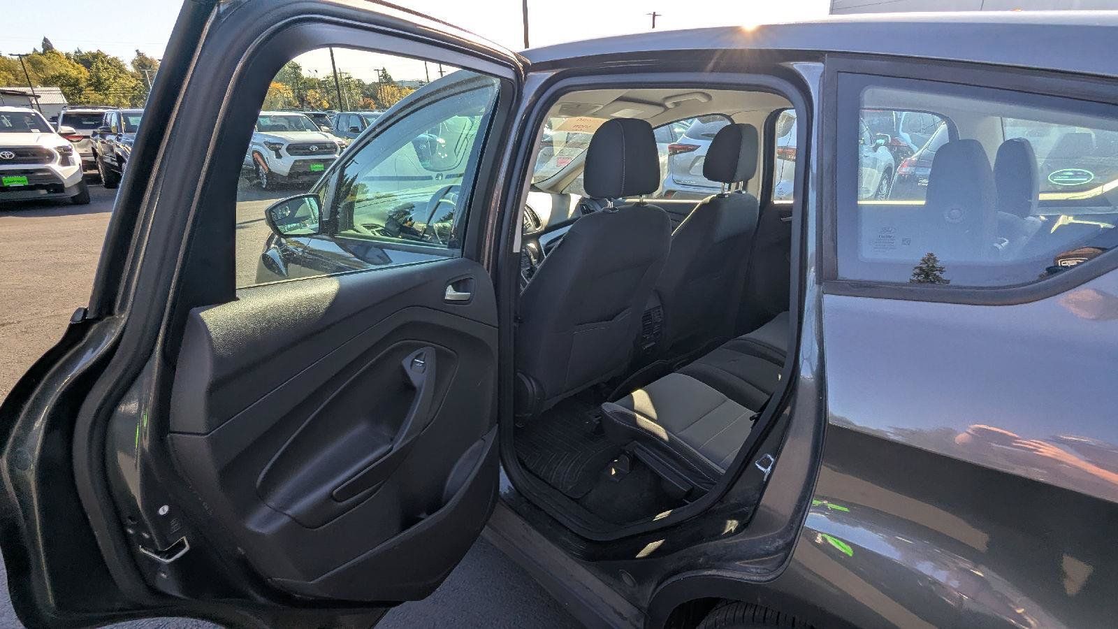 Used 2015 Ford C-MAX SE w/ Winter Package FWD image 12