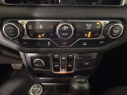 Used 2024 Jeep Wrangler Unlimited Sahara AWD/4WD image 21
