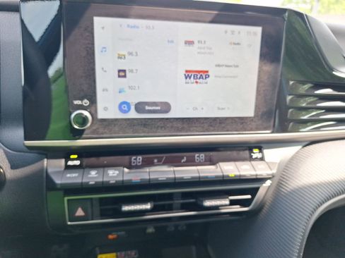 Used 2025 Toyota Camry SE w/ Convenience Package image 26