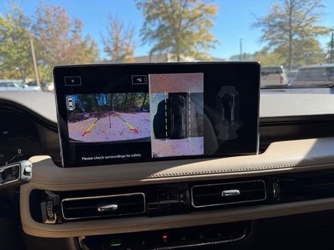 Certified 2022 Lincoln Nautilus Reserve w/ Equipment Group 201A image 10