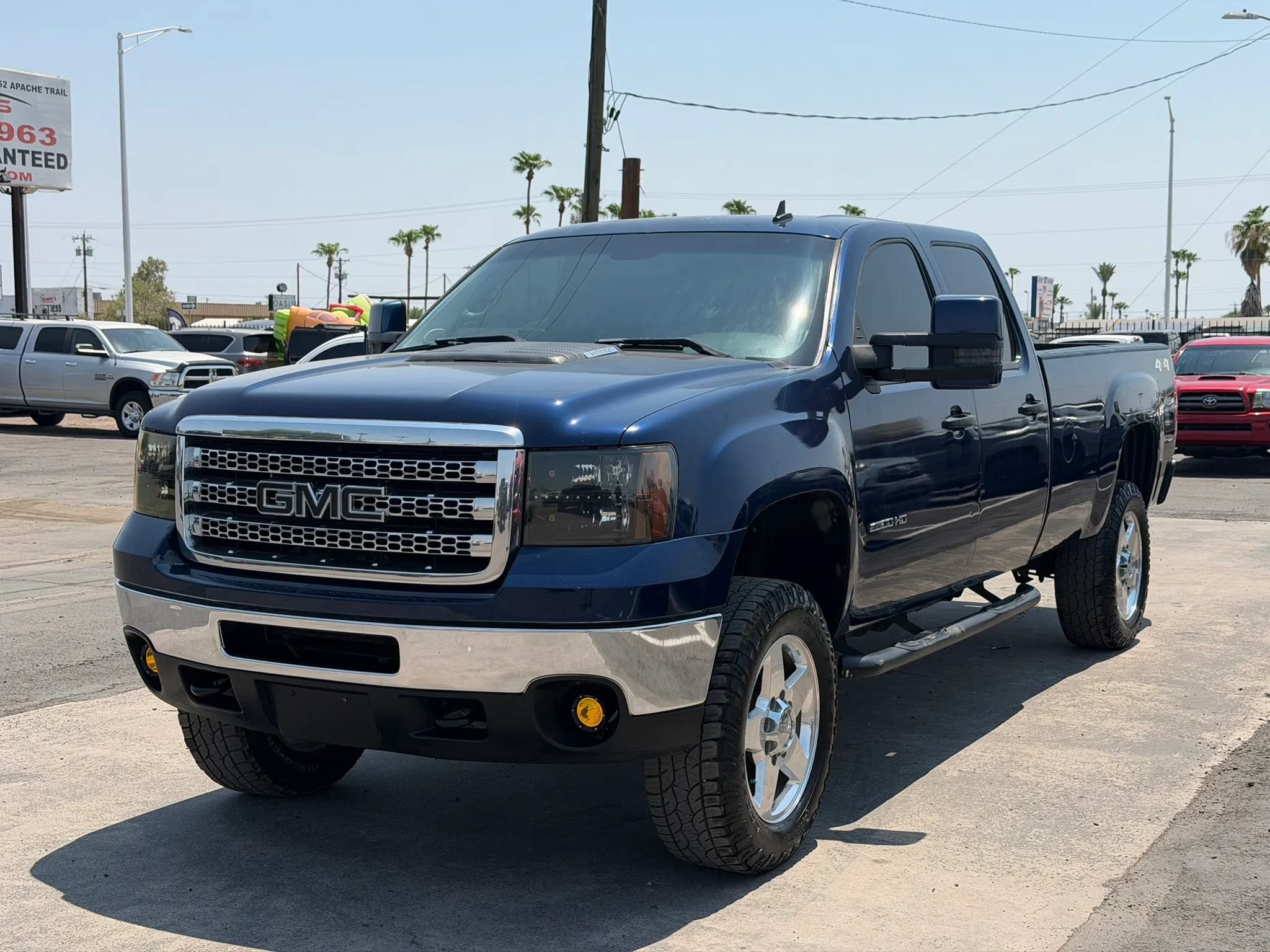 Used 2014 GMC Sierra 2500 SLE AWD/4WD image 2