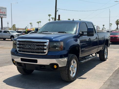 Used 2014 GMC Sierra 2500 SLE AWD/4WD image 2