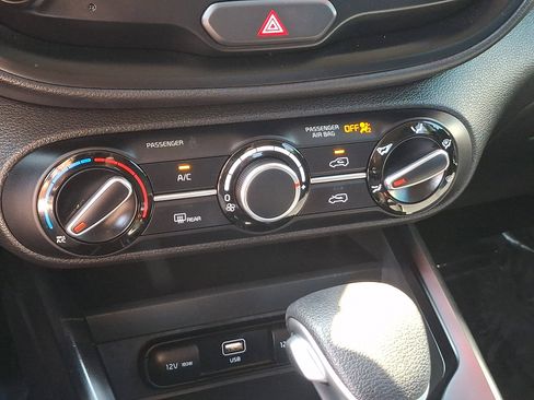 Used 2025 Kia Soul LX FWD image 15