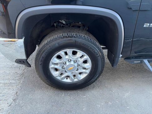 Used 2025 Chevrolet Silverado 2500 LT w/ Convenience Package AWD/4WD image 16