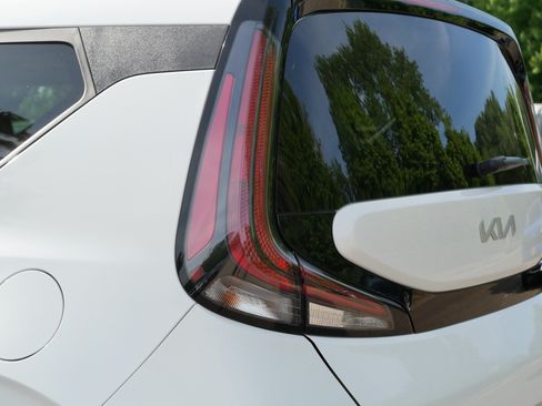 Certified 2025 Kia Soul EX FWD image 17