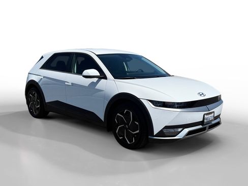 Certified 2024 Hyundai Ioniq 5 SE RWD image 7