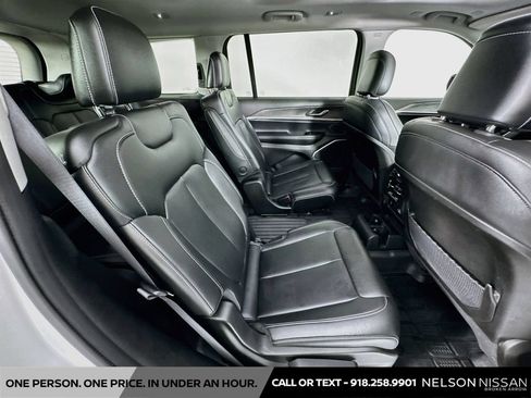 Used 2023 Jeep Grand Cherokee L Limited AWD/4WD image 30