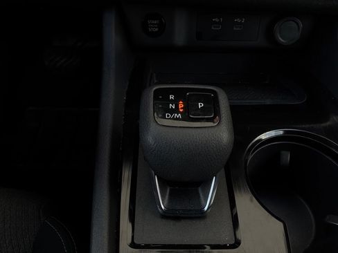 Used 2025 Nissan Rogue SV FWD image 27