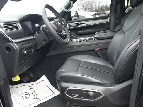 Used 2024 Jeep Wagoneer Series II image 7