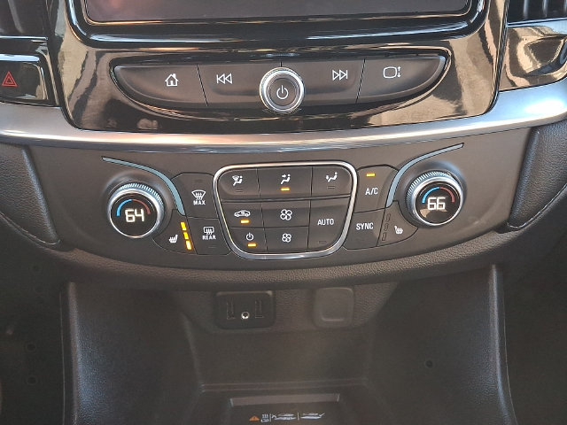 Used 2023 Chevrolet Traverse LT FWD image 15