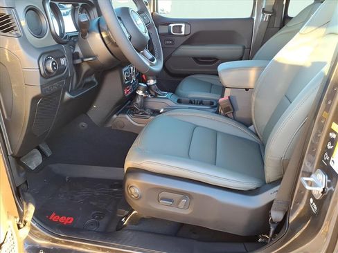 New 2026 Jeep Gladiator Mojave image 12