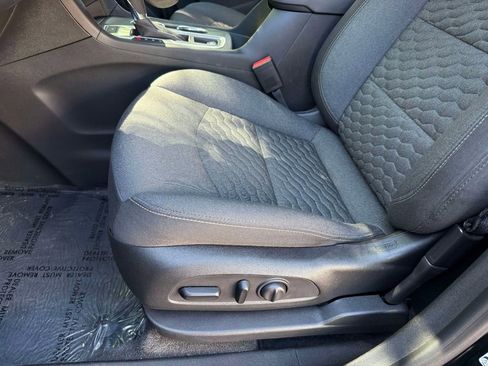 Used 2020 Chevrolet Equinox LT FWD image 3