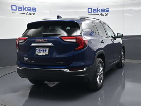 Used 2022 GMC Terrain SLT w/ LPO, Floor Liner Package AWD/4WD image 7