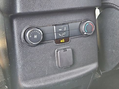 Used 2019 Ford Explorer XLT w/ Class III Trailer Tow Package AWD/4WD image 12