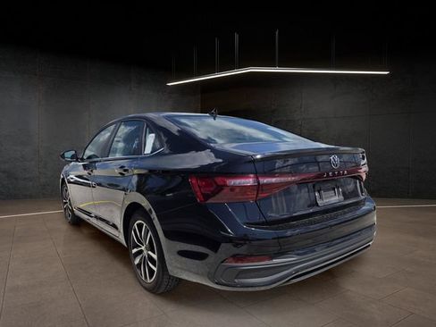 Used 2025 Volkswagen Jetta SE FWD image 2