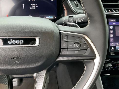 Used 2024 Jeep Grand Cherokee Altitude AWD/4WD image 24