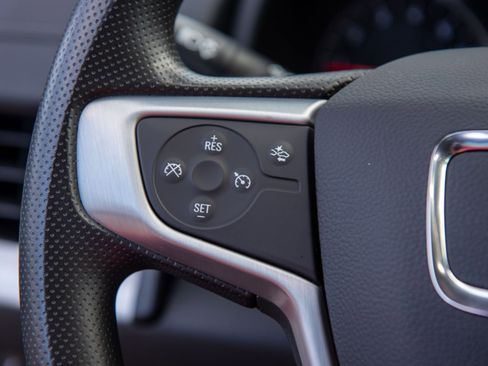 Used 2024 GMC Terrain SLE w/ Driver Convenience Package image 25