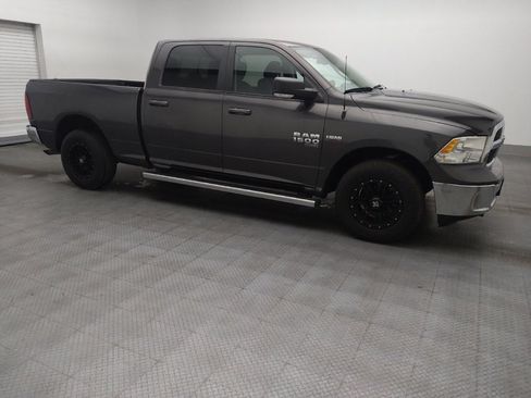 Used 2020 RAM 1500 Classic SLT w/ Luxury Group image 11