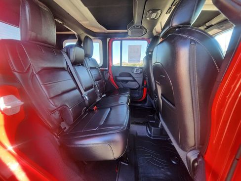 Used 2020 Jeep Wrangler Unlimited Sahara image 12