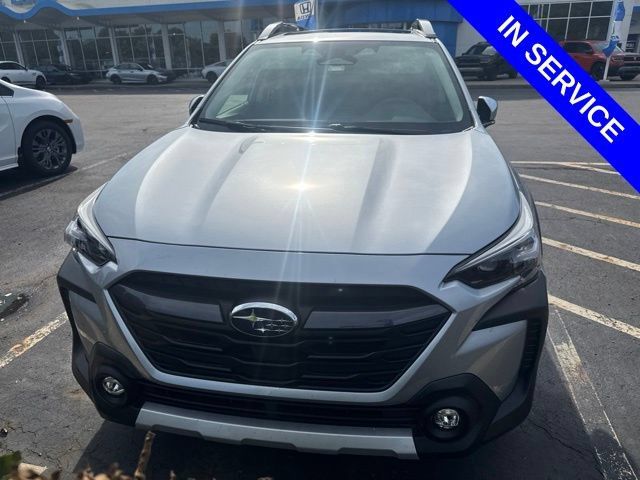 Used 2025 Subaru Outback Touring AWD/4WD image 2