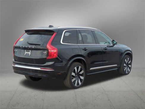 Used 2025 Volvo XC90 T8 Plus image 6