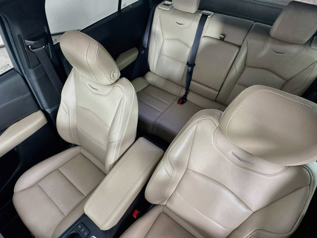 Used 2024 Cadillac XT4 Premium Luxury w/ Active Safety Package FWD image 27