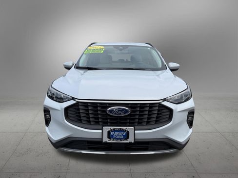 Used 2025 Ford Escape Platinum w/ Class II Trailer Tow Package image 7