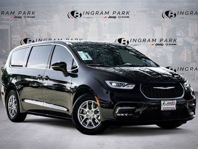 New 2026 Chrysler Pacifica Select