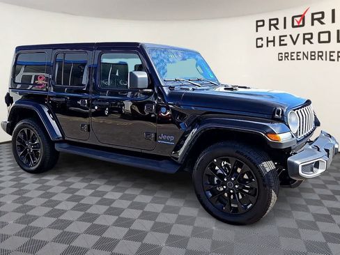 Used 2025 Jeep Wrangler Unlimited Sahara AWD/4WD image 2