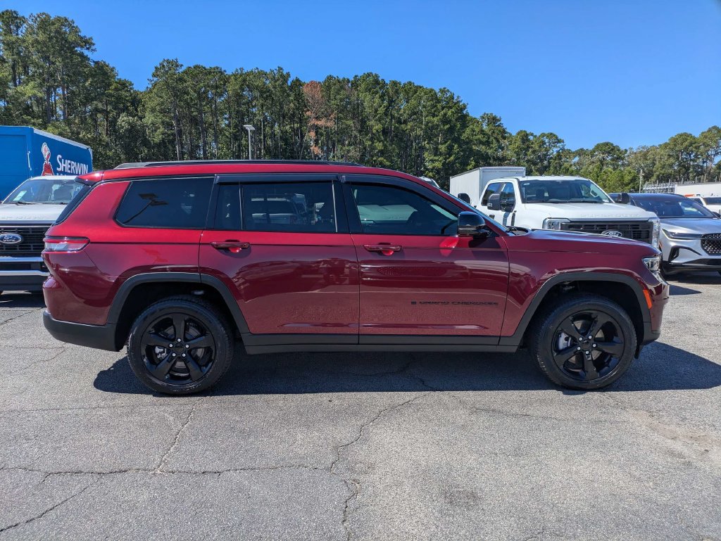 Used 2025 Jeep Grand Cherokee L Limited w/ Luxury Tech Group II AWD/4WD image 4